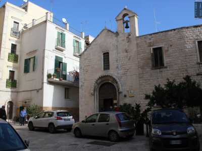 ...per accedere nella via omonima